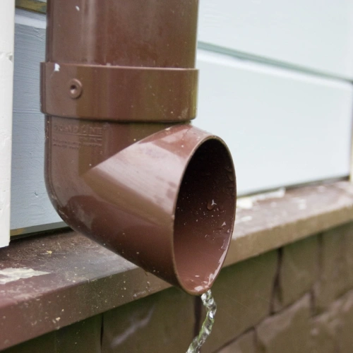 картинка Колено сливное ПВХ 72° шоколад от магазина Румлес