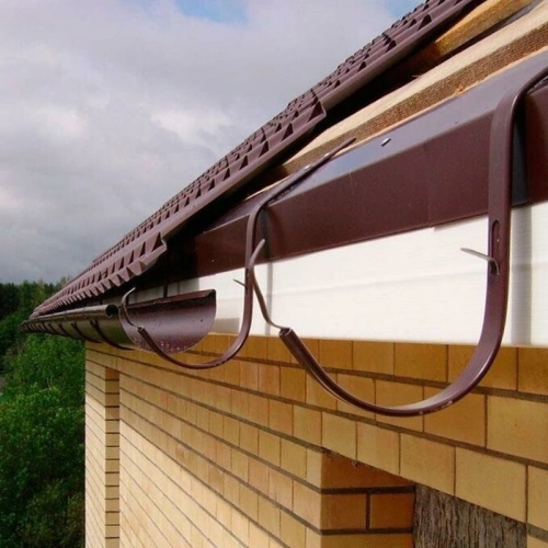 картинка Кронштейн желоба металлический белый от магазина Румлес